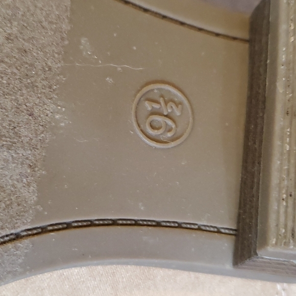 Universal Threads Woman's booties - Picture 5 of 5